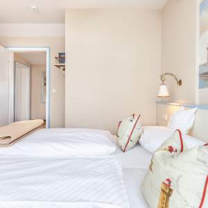 Doppelbett im Hotelzimmer Hotel Friese-up AnnerSiet auf Norderney