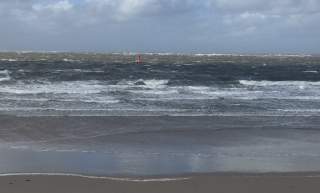 Wellen am Strand von Norderney Nordsee