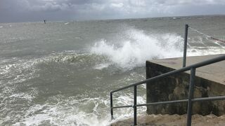 Brandung an der Küste von Norderney